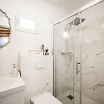 Nautical Marina Apartments: Heated Pool & Water Sports Apartment *