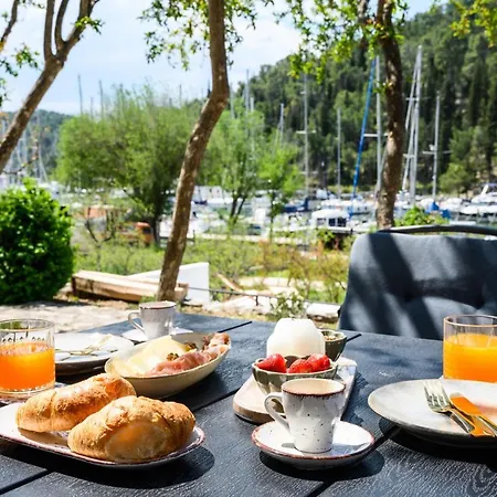 Апартаменты Mila And Jurija Formenti 2 In Heart Of Nautic Marina, With Heated Swimming Pool October, Bikes, Sup, Kajak, Free Parking In Our Garden Скрадин