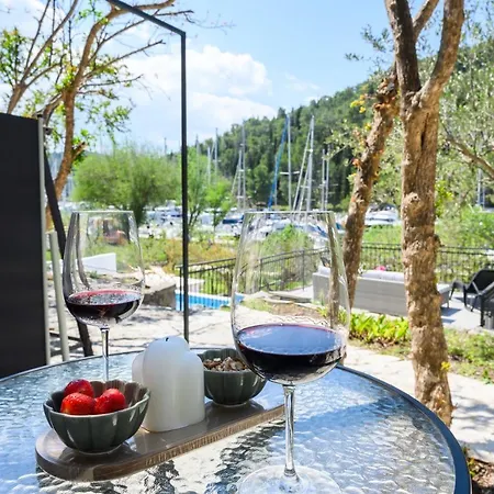 Appartement Mila And Jurija Formenti 2 In Heart Of Nautic Marina, With Heated Swimming Pool, Bikes, Sup, Kajak, Free Parking In Our Garden