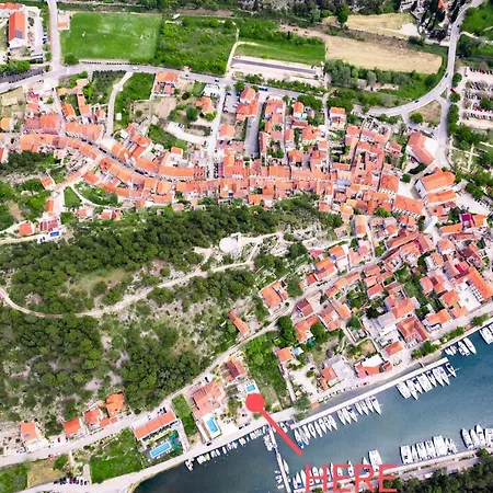 Nautical Marina Apartments: Heated Pool & Water Sports Apartment Skradin