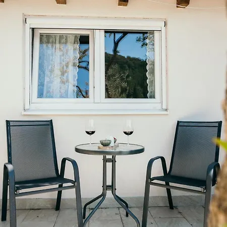 Nautical Marina Apartments: Heated Pool & Water Sports Skradin