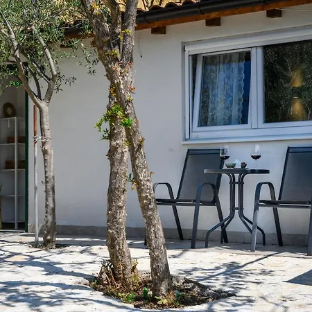 Nautical Marina Apartments: Heated Pool & Water Sports Apartment Skradin