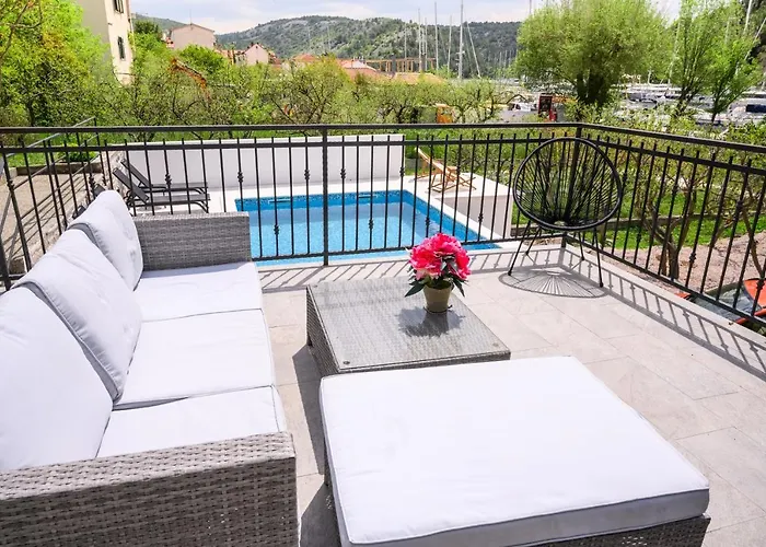 Apartment Mila And Jurija Formenti 2 Apartments In Heart Of Nautic Marina, With Heated Swimming Pool May Till October, Bikes, Sup, Kajak, Free Parking In Our Garden Skradin