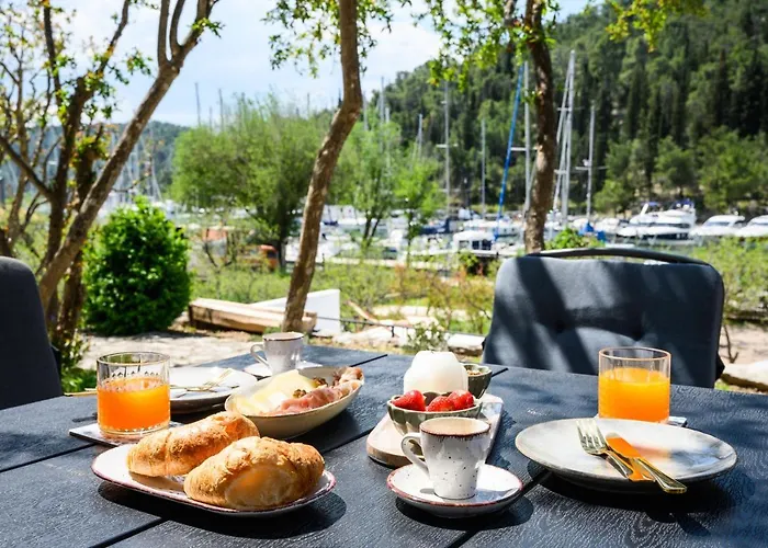 Apartment Mila And Jurija Formenti 2 Apartments In Heart Of Nautic Marina, With Heated Swimming Pool May Till October, Bikes, Sup, Kajak, Free Parking In Our Garden Skradin