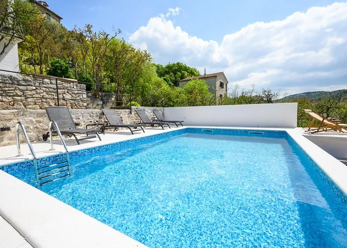 Mila And Jurija Formenti 2 Apartments In Heart Of Nautic Marina, With Heated Swimming Pool May Till October, Bikes, Sup, Kajak, Free Parking In Our Garden