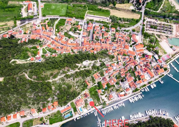 Mila And Jurija Formenti 2 Apartments In Heart Of Nautic Marina, With Heated Swimming Pool May Till October, Bikes, Sup, Kajak, Free Parking In Our Garden Apartment Skradin