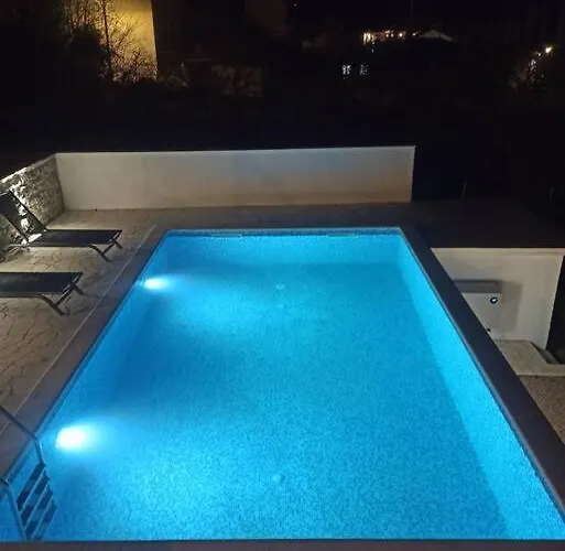 Mila And Jurija Formenti 2 Apartments In Heart Of Nautic Marina, With Heated Swimming Pool May Till October, Bikes, Sup, Kajak, Free Parking In Our Garden