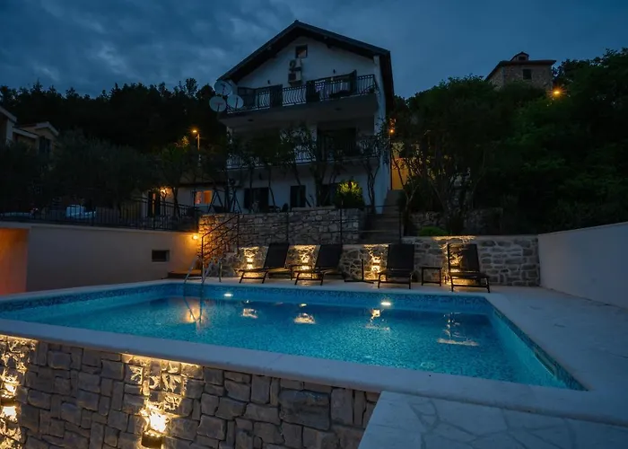 Mila And Jurija Formenti 2 Apartments In Heart Of Nautic Marina, With Heated Swimming Pool May Till October, Bikes, Sup, Kajak, Free Parking In Our Garden Skradin